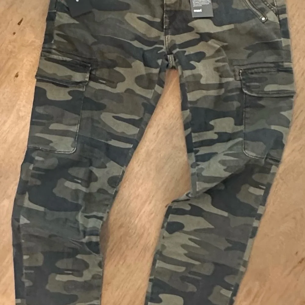 NWT Juliette Skinny Cargo In Military Camouflage - Picture 4 of 4